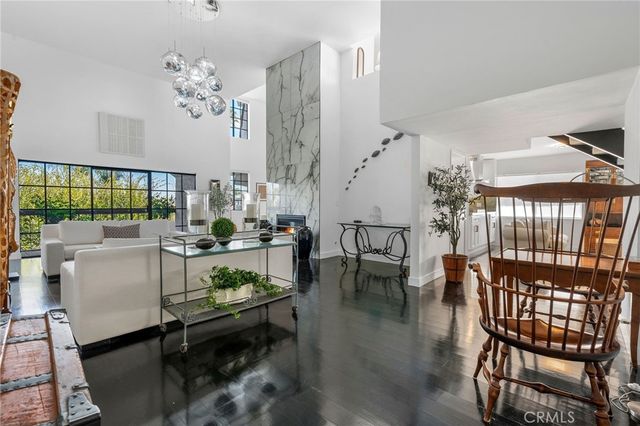 $1,000,000 | 5339 Lindley Avenue, Unit 304 | Tarzana