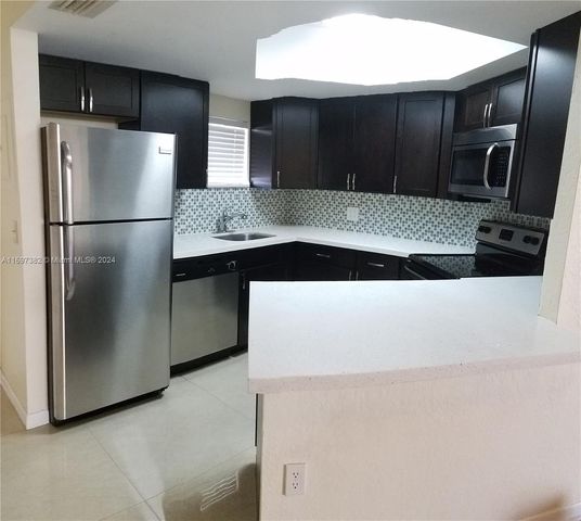 $1,950 | 8343 Lake Drive, Unit 503 | Doral