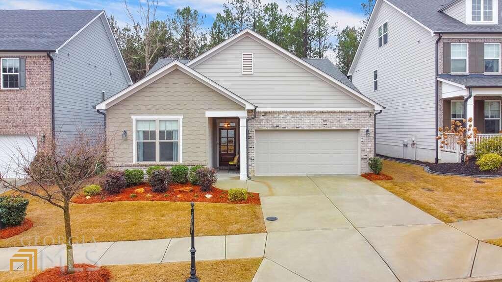 a view of a house with a yard