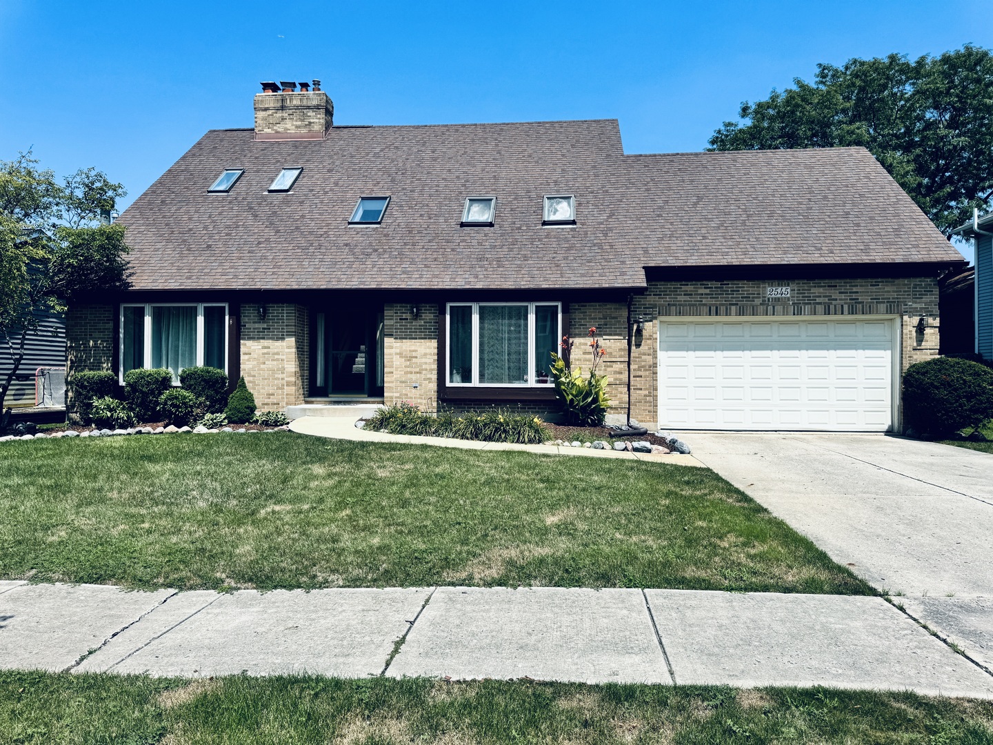 a front view of house with yard