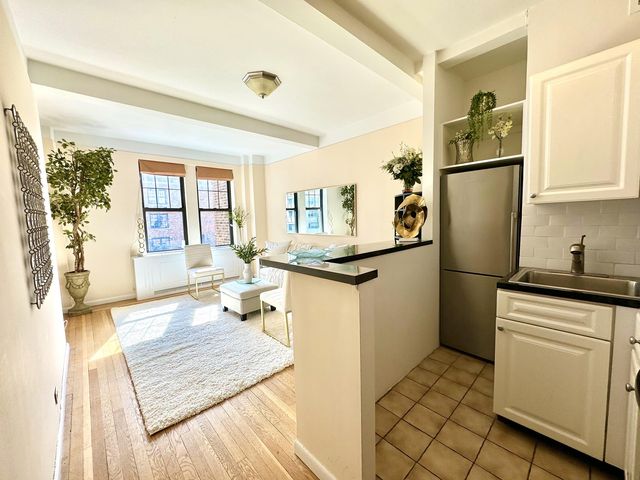 $550,000 | 23 West 73rd Street, Unit 1405A | Upper West Side