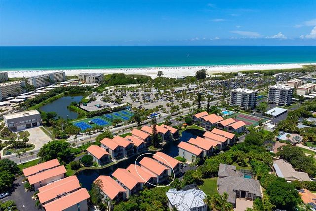 $695,000 | 1125 Lake House Circle, Unit C112 | Siesta Key