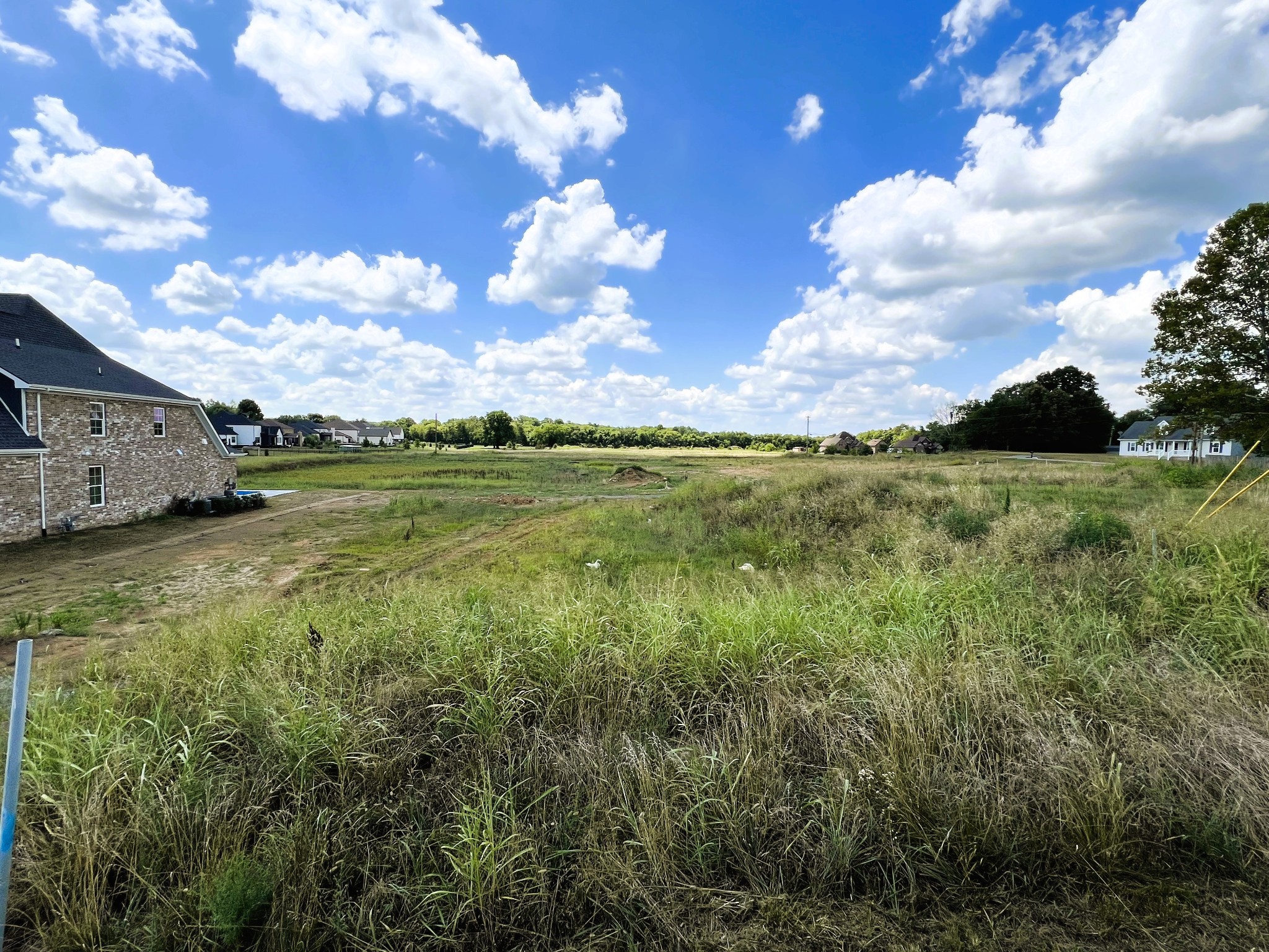 a view of a big yard with lots of green space and lake view