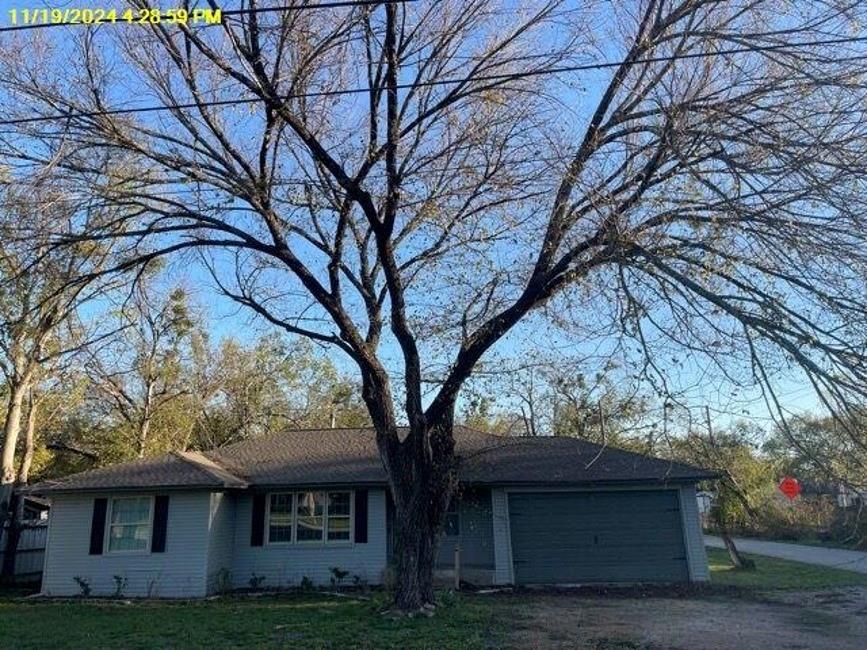 a view of house with yard