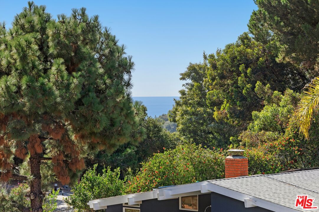 626 Bienveneda Ave, Pacific Palisades, CA 90272, MLS# 21-693896