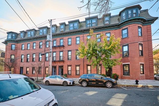 $2,200 | 20 Beacon Street, Unit 13 | Lower Broadway