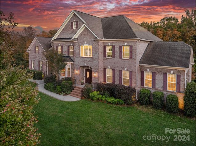 $2,300,000 | 816 Pine Valley Court | Weddington