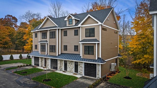 $734,900 | 9 Acton Road, Unit 17 | South Chelmsford