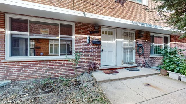 $325,000 | 6904 North Ridge Boulevard, Unit D | West Rogers Park