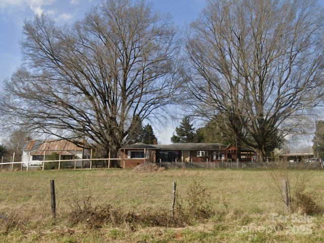 $699,900 | 2808 Water Plant Road | Caldwell Township - Catawba County