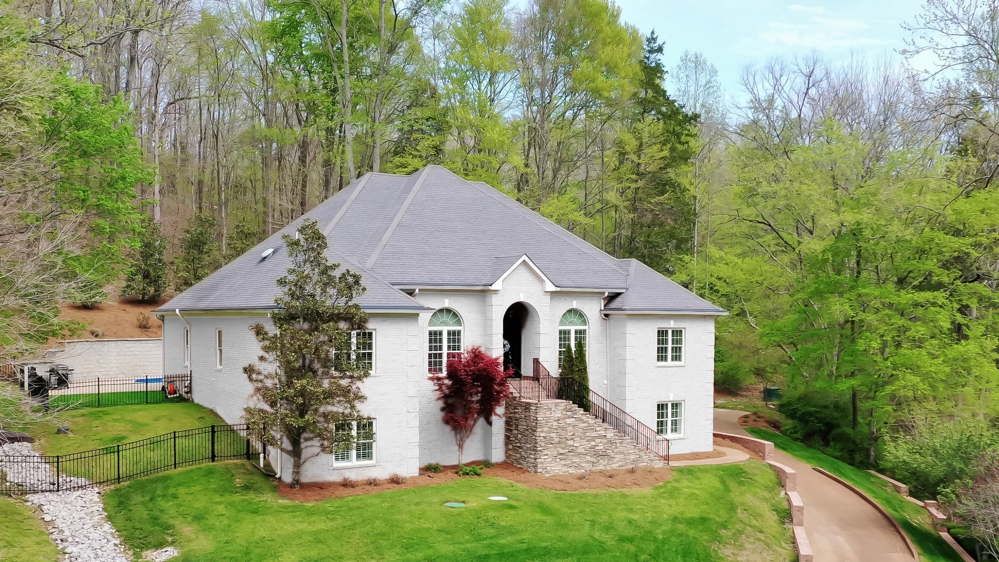 a view of a house with backyard and a tree