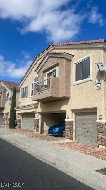 STREET VIEW GARAGE ENTRY