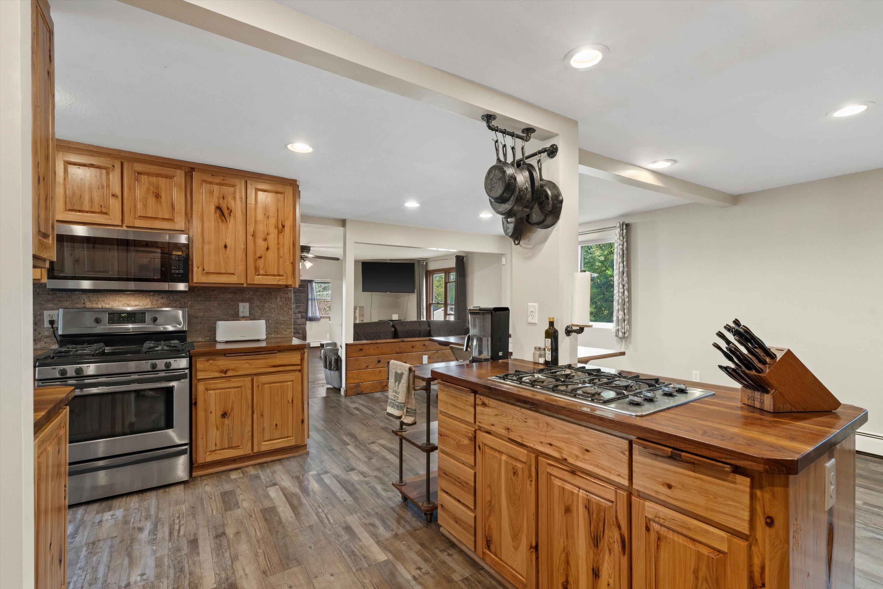 Airy Dine-in Kitchen Invites You...