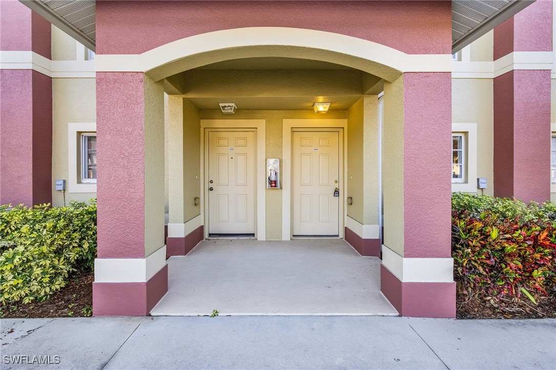 a entryway view with a outdoor space