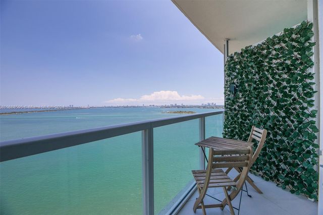 $875,000 | 665 Northeast 25th Street, Unit 1805 | Onyx on the Bay