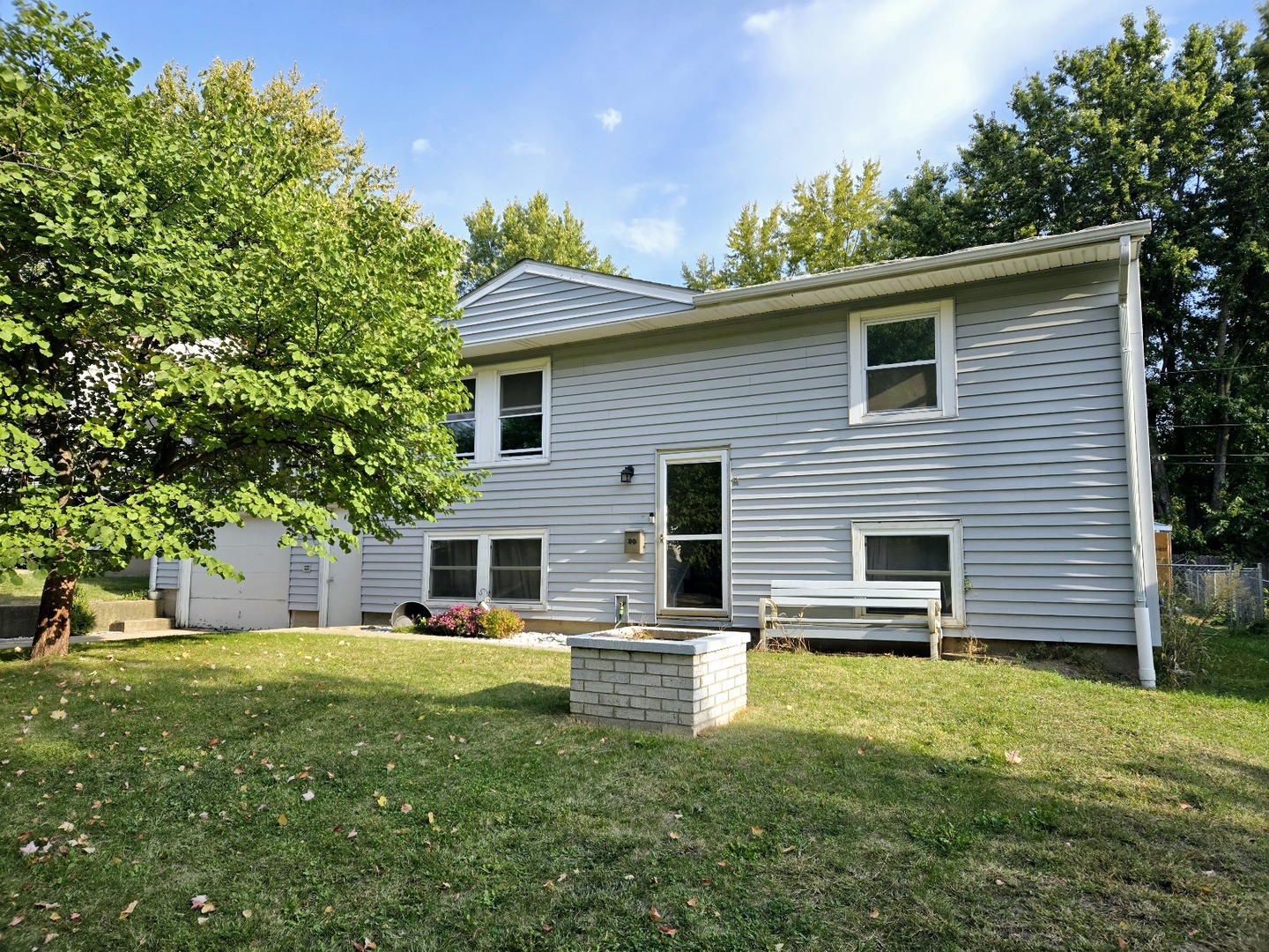 a view of a house with a backyard