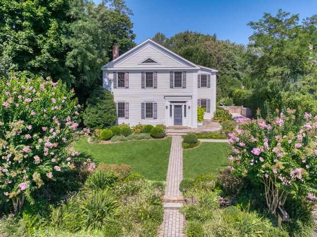 $7,495,000 | 7 Somers Place | Sag Harbor Village