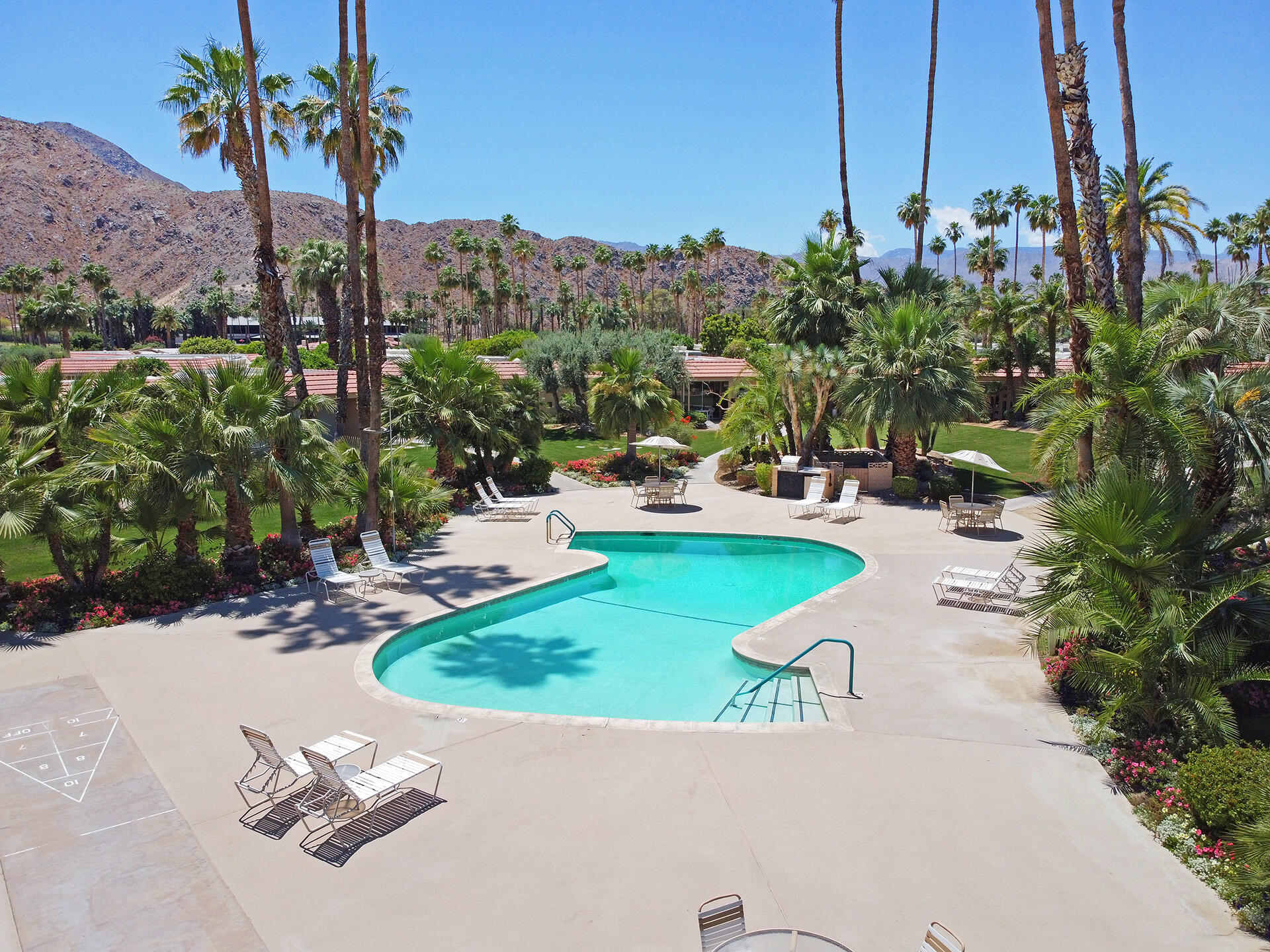 a view of a park with a fountain