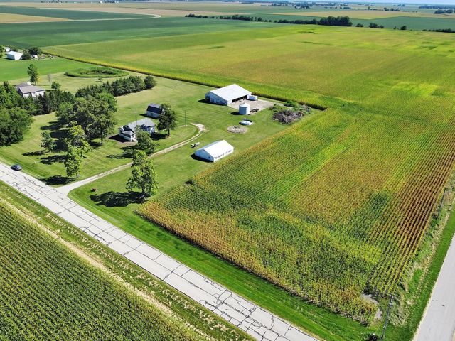 $215,000 | 940 South Gonnam Road | Vienna Township - Grundy County