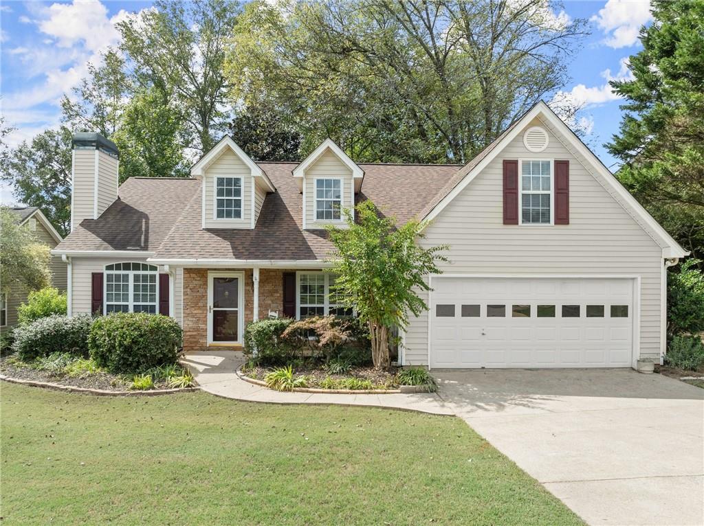 a view of a yard in front of house