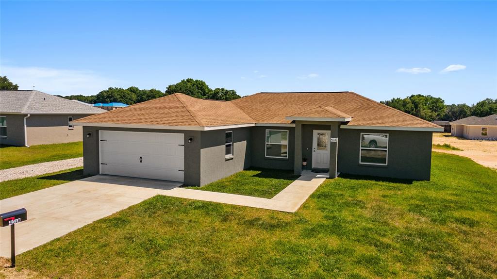 a view of a house with a yard