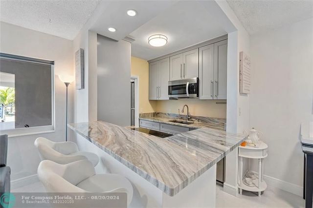 $2,500 | 3232 Canal Drive, Unit 3 | Beach