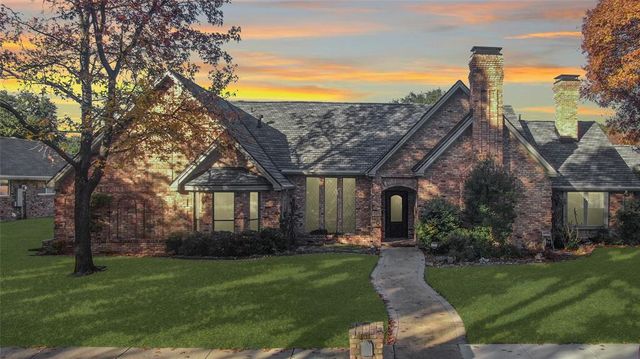 $730,000 | 1605 Lake Crest Lane | Plano