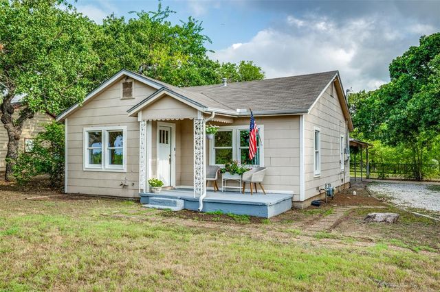 $369,000 | 1102 Greenlee Street | Denton