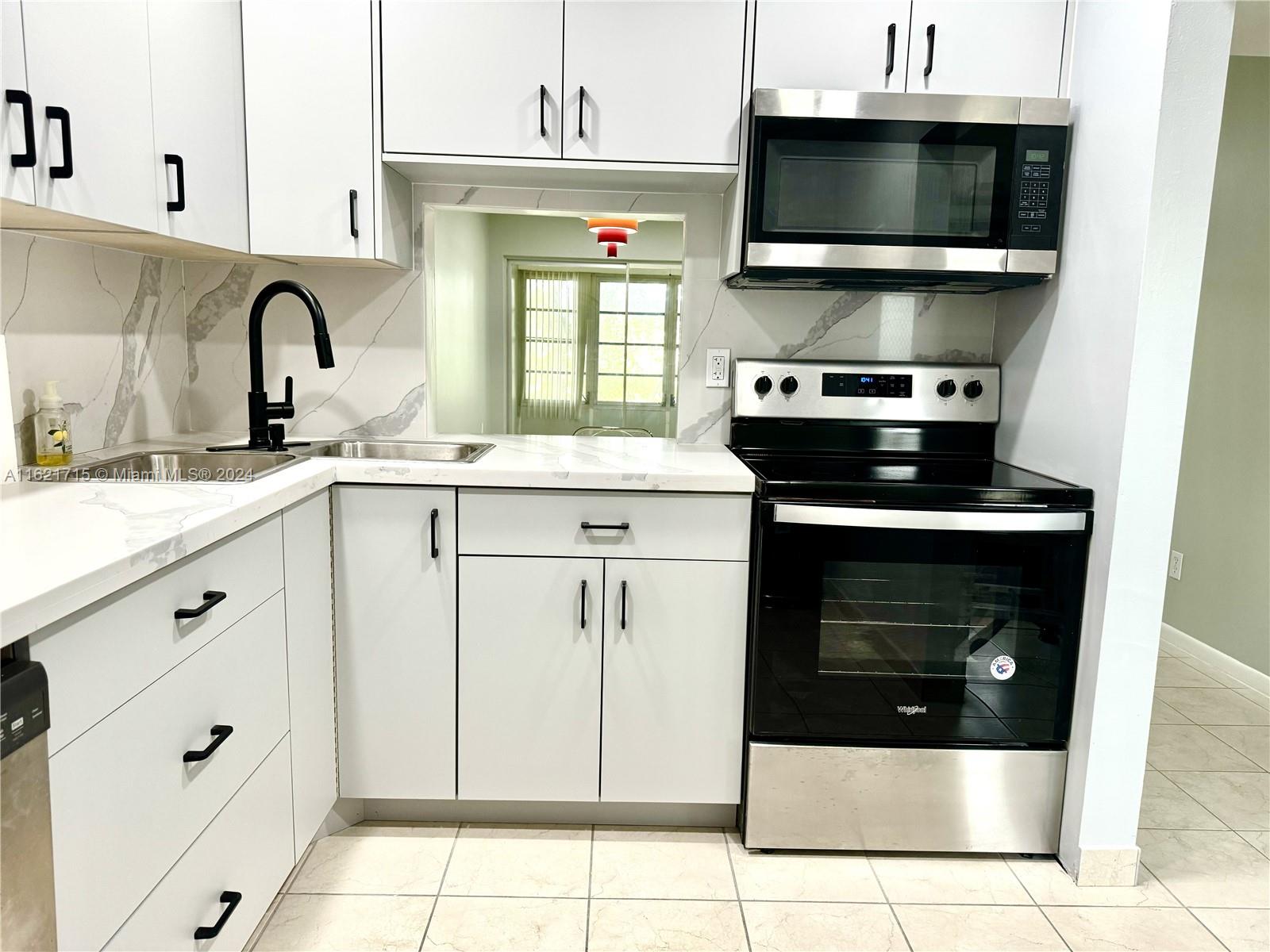 new cabinets and new quartz backsplash