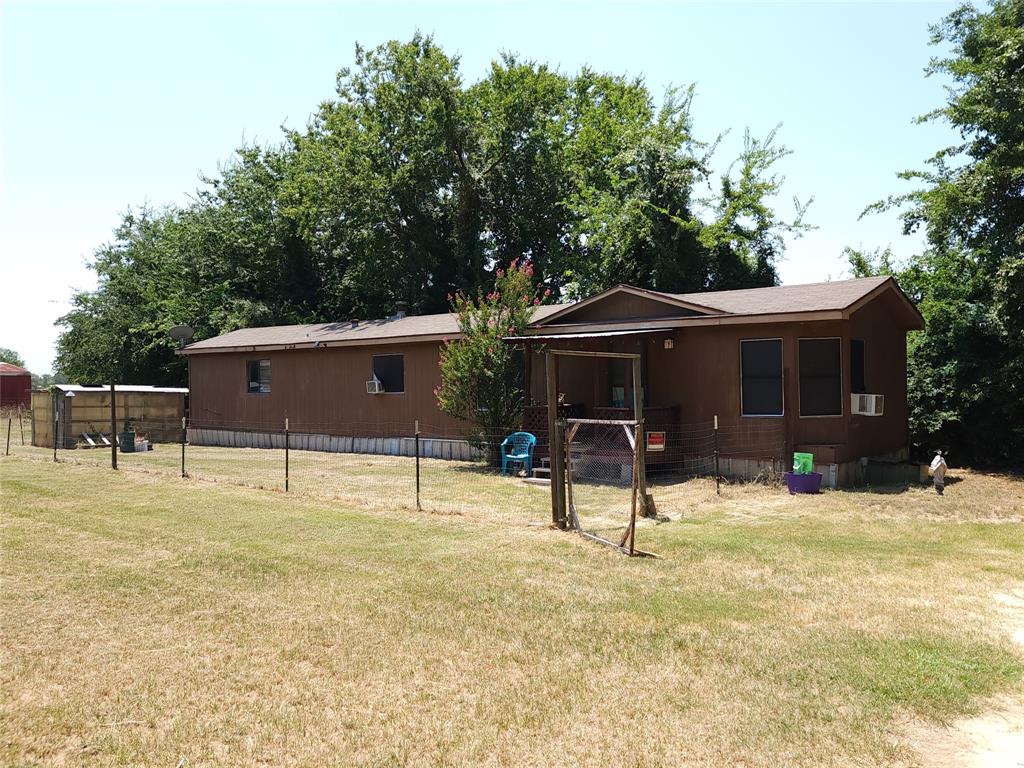 a view of a house with a backyard