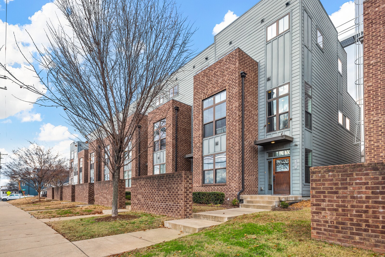 End unit of building. Sidewalks and easy access.