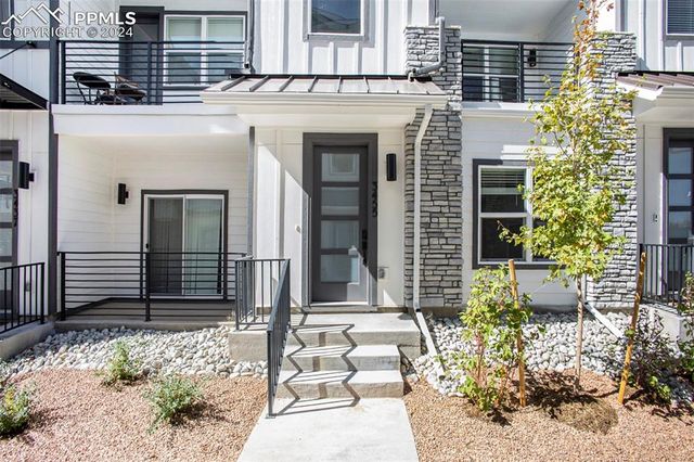 $439,990 | 3455 Sobo View | Holland Park