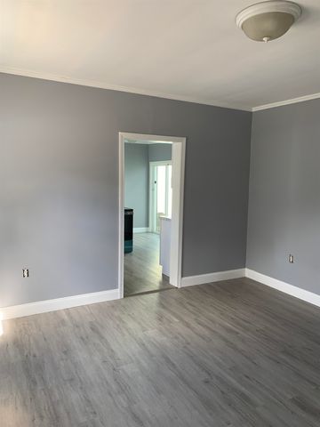 $2,200 | 104 Pine Street, Unit 2 (1ST FL) | Nashua South End