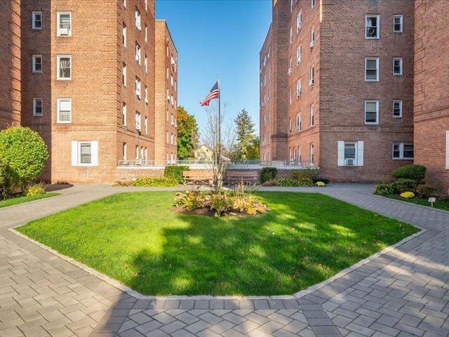 $179,000 | 70 Locust Avenue, Unit B412 | Franklin Avenue