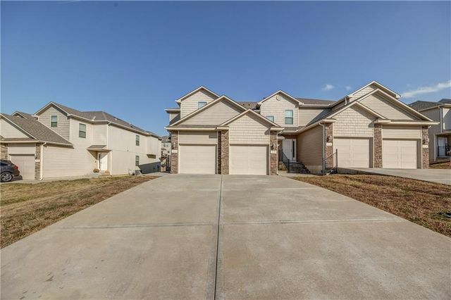 $299,888 | 10542 Clubhouse Drive | West Kansas City