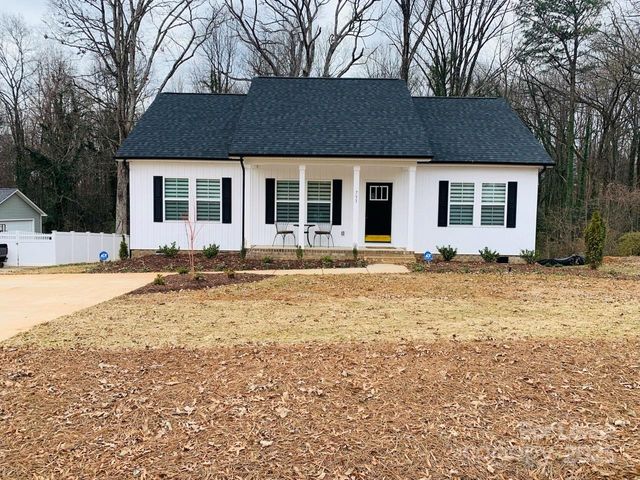 $1,650 | 731 North Mulberry Street | Statesville