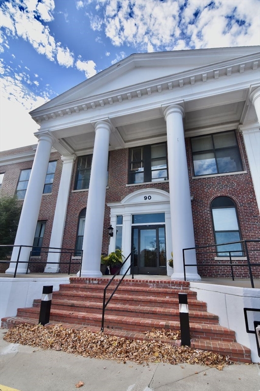 a view of entryway and hall