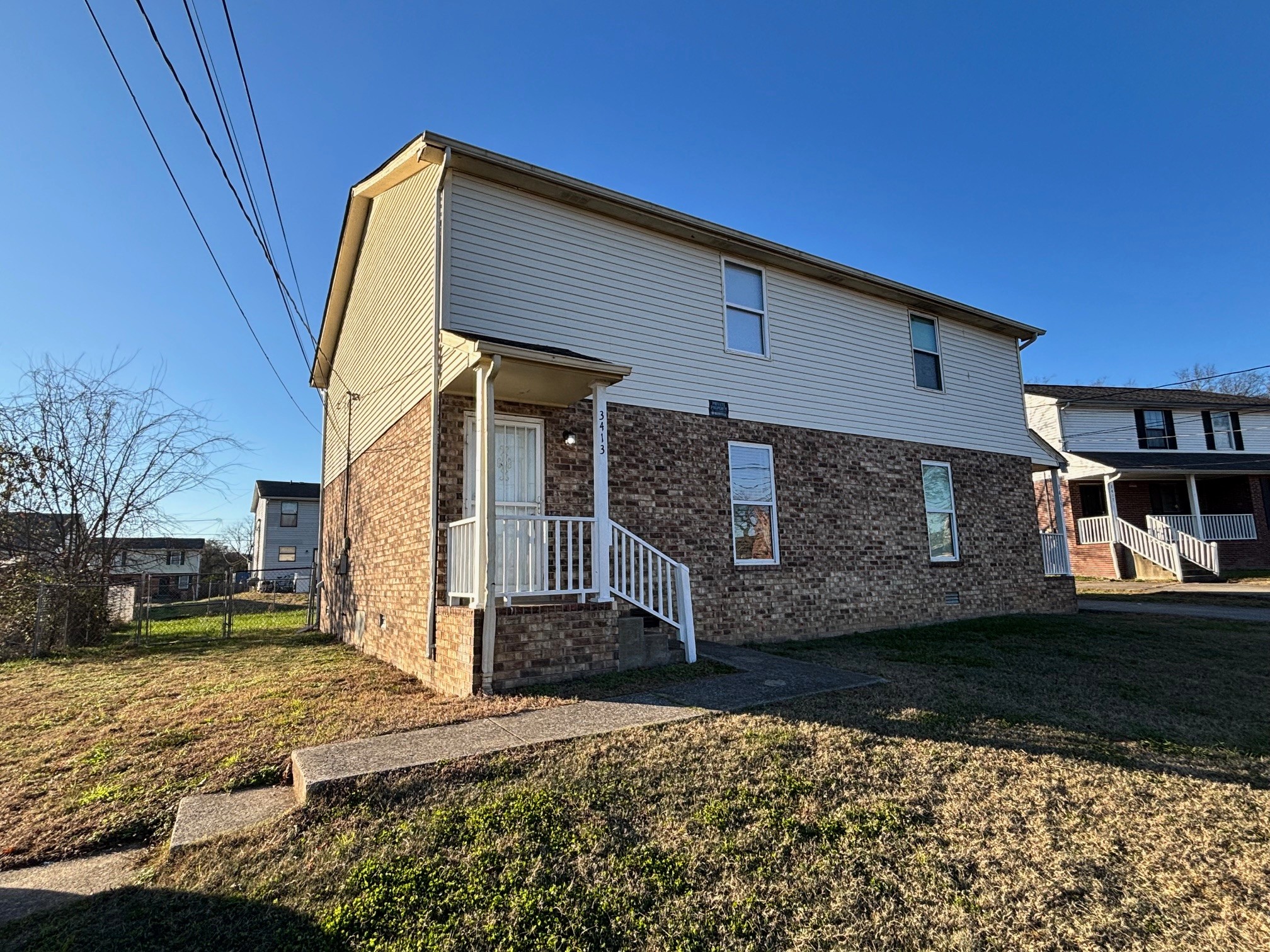 a view of a house with a yard