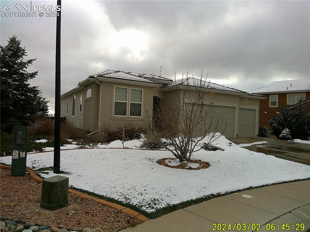 a view of a house with backyard and sitting area