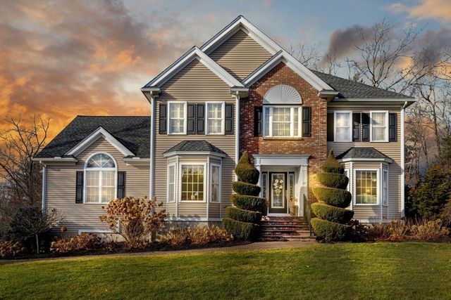 $1,399,000 | 22 Slocum Meadow Lane | Shrewsbury