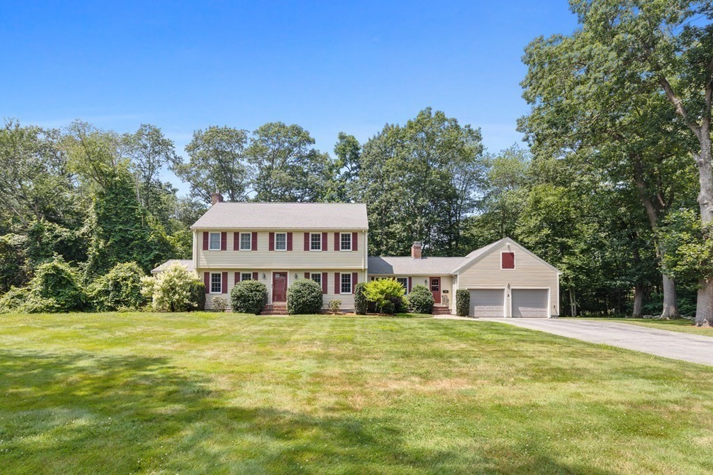 a view of house with garden