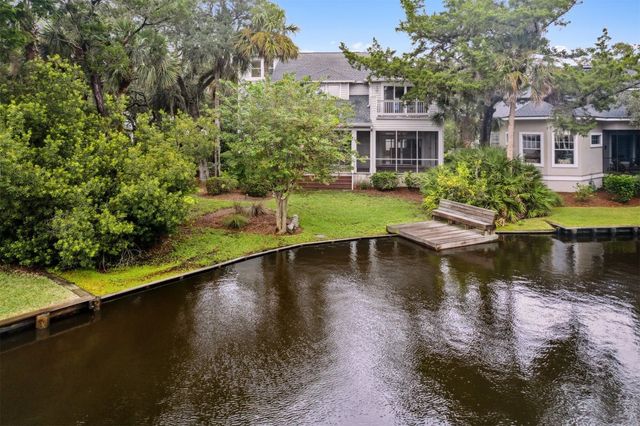 $1,375,000 | 16 Oak Point Drive | Long Point