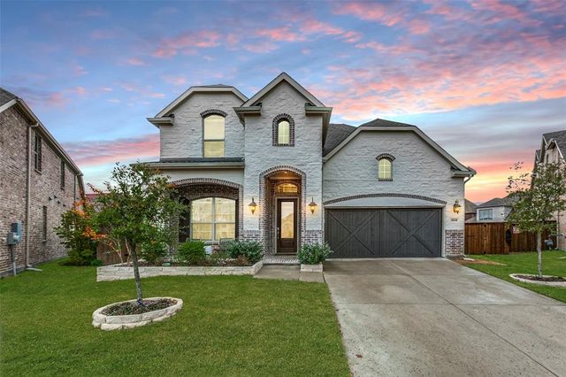 $899,999 | 8216 Abellia Court | Dallas