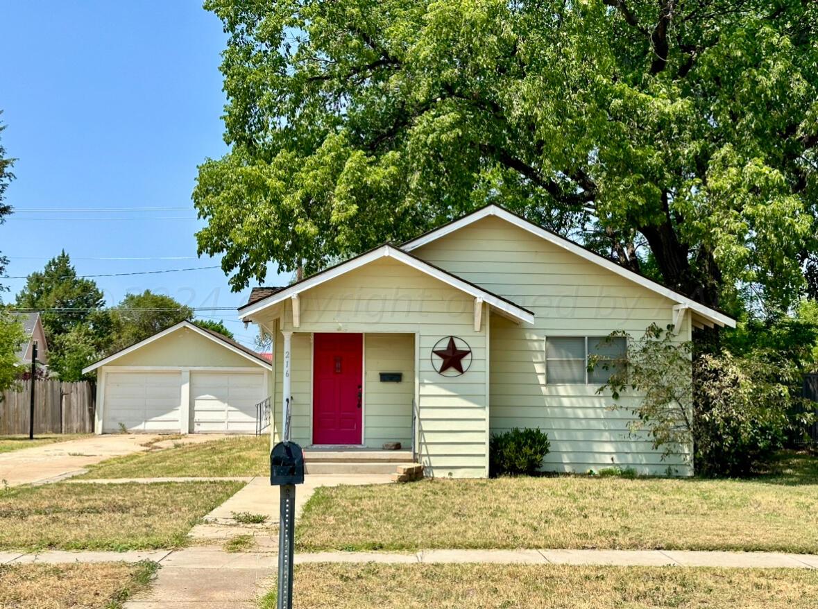 a view of front of house with a yard