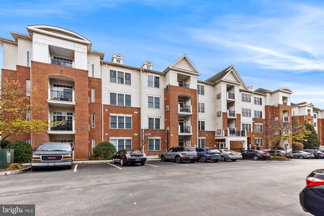 $2,000 | 200 West Elm Street, Unit 1214 | The Grande at Riverview