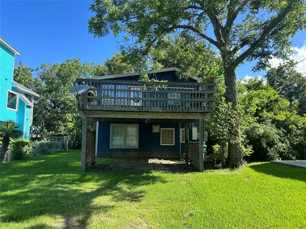 a view of house with a yard