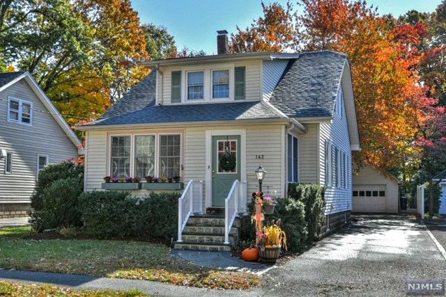 $879,000 | 162 Packard Avenue | Wyckoff