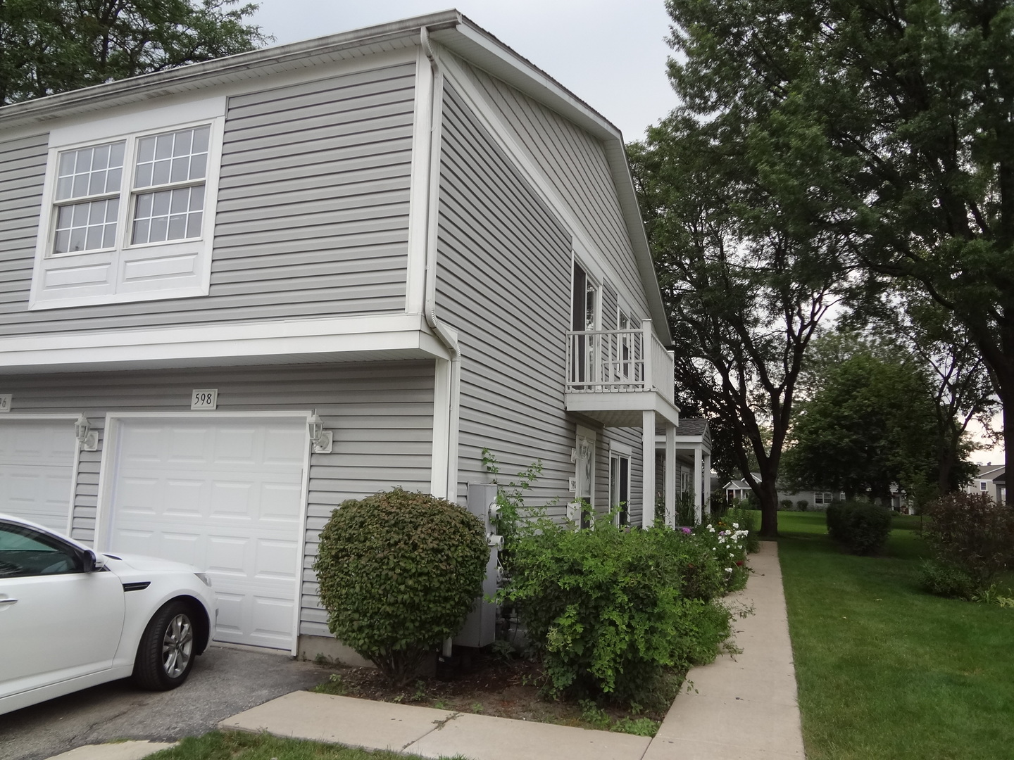 a view of a car in front of house