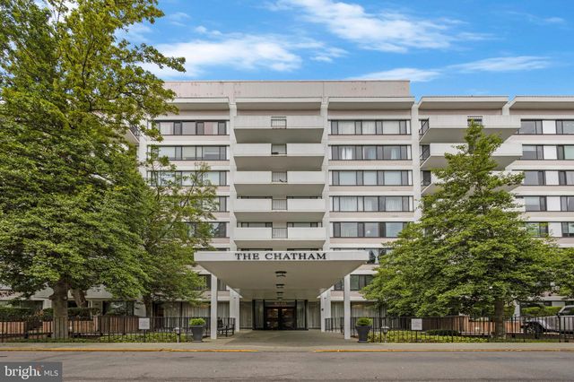 $329,999 | 4501 Arlington Boulevard, Unit 220 | Buckingham