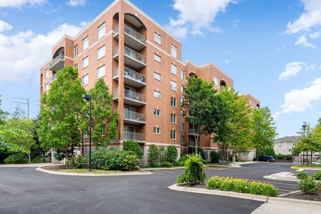 $339,900 | 390 Western Avenue, Unit 312 | Des Plaines